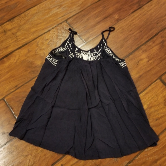 CLOSET CLEAR OUT ITEM - Picture 5 of 6